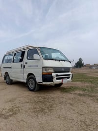 للبيع سيارة هايسه تايوتة 14راكب سعر 25وبي مجال رقم  07702995067