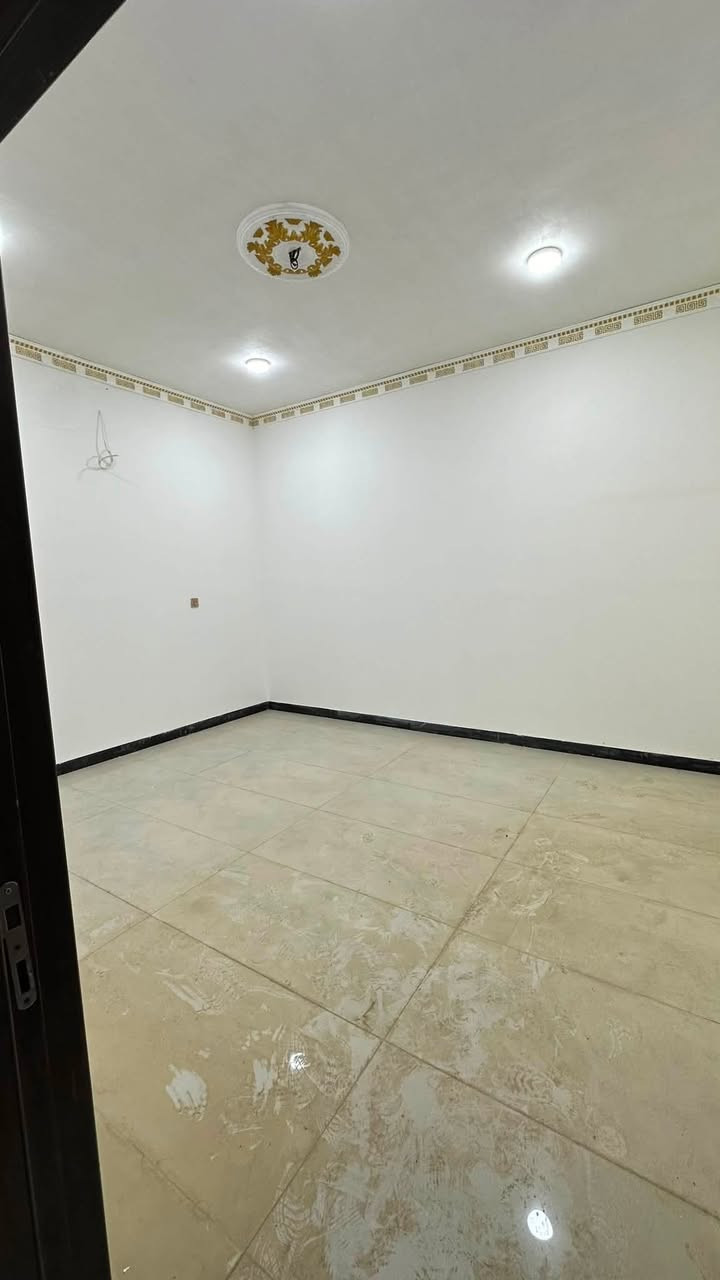 #حي_النصر 📍
دار 100 متر طابق ونص بناء حديث

غرف نوم عدد 2 - صالة - مطبخ - استقبال - صحيات 2 - منور

الدار بناء حديث 

السعر : 175 مليون 

للأستفسار 

سجاد مؤيد 

***********
***********

عنوان المكتب : خدمي سيف سعد - مقابل جامع محمد الجواد - على الشارع العام مباشرةً 📍
