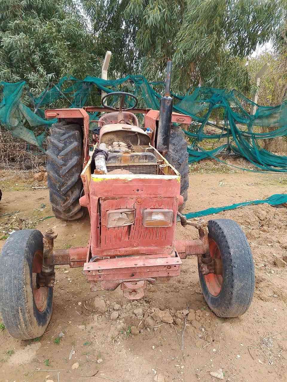 السلام عليكم عنتر 71 للبيع شغاله ماعايزه أي شيء المحرك مجفت جديد السعر 3مليون رقم  الهاتف ***********
