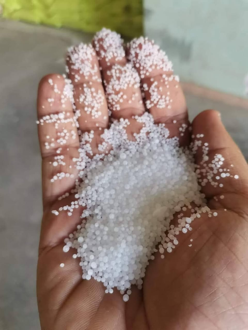 السلام عليكم
تم وصول سماد يوريا عراقي حبيبات

مكتب /علي سواده _خضير العتبي

المكان / كوت _شارع الكص

الهاتف /***********
           ***********
