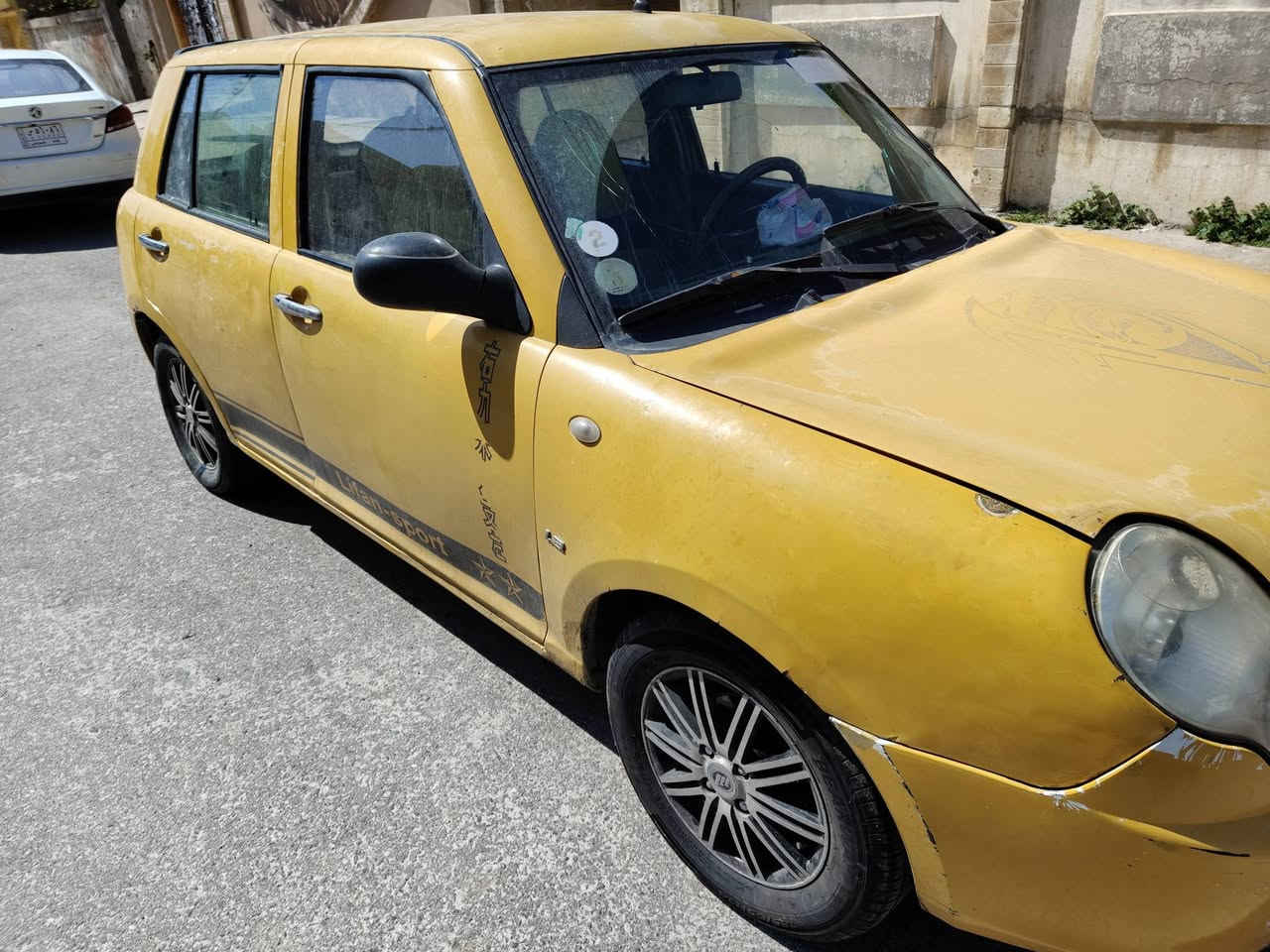 ليفان مستر بن مكينة كورلا كير نظيف عينة وكلج وبوربرين جديد باتري جديد زوج تايرات جدد شرعي بالموصل شرط التحويل هيئة عليها اقل من 3ورقات تنزل من السعر سعر 26ورقة رقم الهاتف ***********
