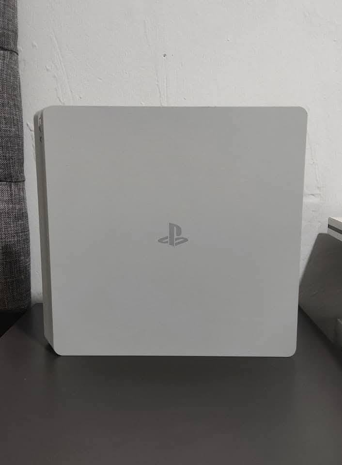 ​🎮 للبيع: بلاي ستيشن 4 سليم (PS4 Slim) بنظافة ممتازة وملحقاته الكاملة 🎮
المواصفات والملحقات:
​الجهاز: بلاي ستيشن 4 سليم (كامل مكمل ونظيف جداً).
​التحكم: جويستيكات (جواstickات) عدد 2.
كارتونة الجهاز موجوده
​الوايرات: واير HD + واير الطاقة (الكهرباء).
ويه قرص فيفه 2023
وقرص ذلاست اوف يوز
جهاز اولان نظام 13.50

​👍 ملاحظة: الجهاز شغال وما بيه أي نقص أو عيب، جاهز للتشغيل مباشرةً.
​📍 الموقع: البصرة التنومة قرب الجسر الايطالي 

📞 للتواصل والاستفسار: [ ***********]
