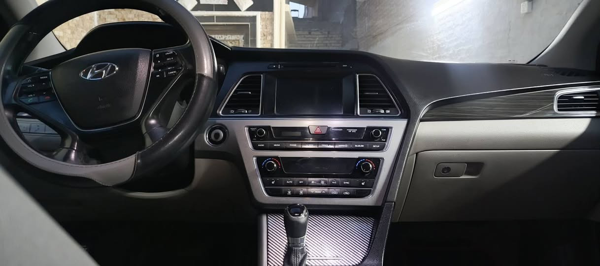 السلام عليكم اخوان / سوناتا 2016 وارد امريكي محرك GDi رقم بغداد انكليزي السيارة بسمي تحويل ثاني يوم ضربته جاملغ خلفي مواصفات السوناتا معروفة السعر 122 وبيهة مجال ***********
