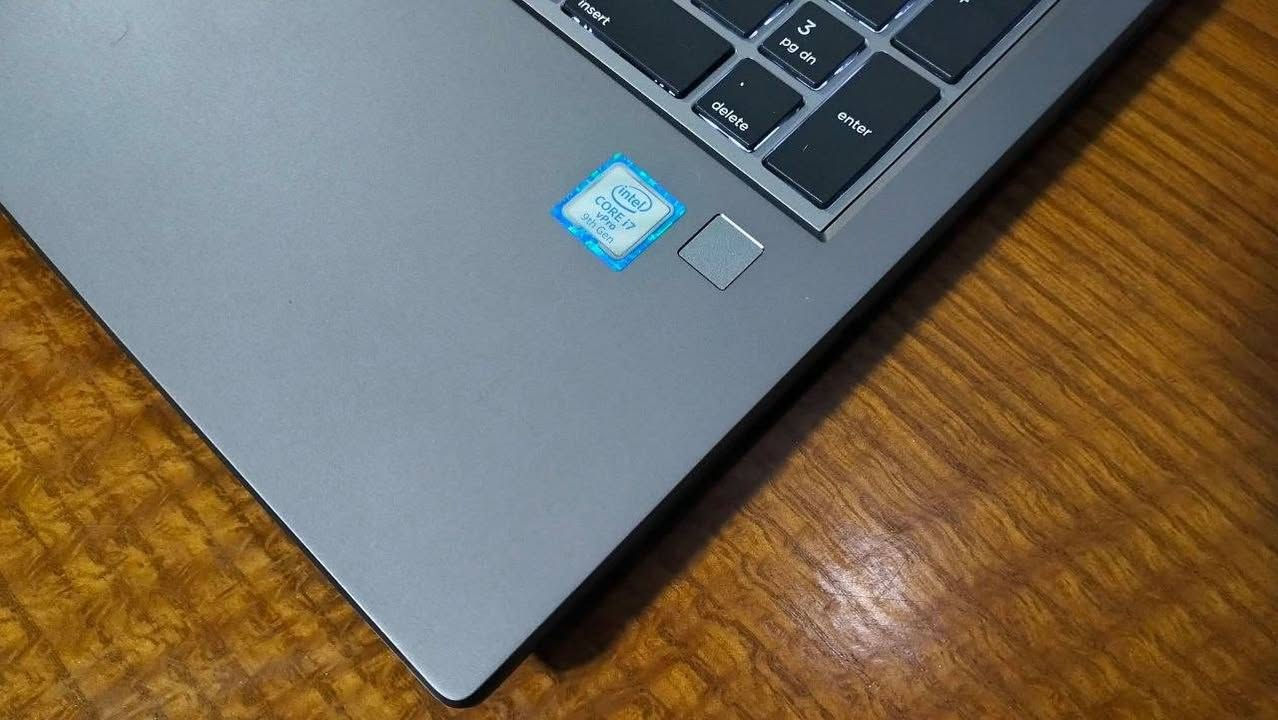 💼 HP ZBook G6 Workstation
لابتوب Workstation احترافي مخصص للمهندسين والمصممين، يجمع بين القوة والثبات مع كارت Quadro المخصص للأعمال الهندسية.

━━━━━━━━━━━━━━━━━━━━━━

🔵 المعالج
Intel Core i7-9850H

🔥 6 أنوية / 12 Threads
💪 من فئة H للأداء العالي
🏗️ مناسب للبرامج الهندسية الثقيلة

🔵 الذاكرة (RAM)
16GB DDR4

🚀 أداء قوي في تعدد المهام
🎨 مناسب للتصميم والمونتاج والبرامج الاحترافية

🔵 التخزين
128GB SSD
+
500GB HDD

⚡ سرعة في تشغيل النظام والبرامج
📁 مساحة كبيرة للمشاريع والملفات

🔵 الشاشة
15.6 بوصة IPS Full HD
دقة 1920×1080

✨ ألوان واضحة وزوايا رؤية واسعة
💻 مناسبة للعمل الاحترافي لفترات طويلة

🔵 كروت الشاشة
Intel UHD Graphics
+
NVIDIA Quadro T1000 4GB GDDR6 🔥

🏗️ كارت احترافي للمهندسين
📐 مناسب لـ AutoCAD / Revit / SolidWorks
🎬 يدعم أعمال التصميم والمونتاج

🔵 المميزات
⌨️ لوحة مفاتيح مضيئة
🔐 بصمة إصبع
💼 تصميم قوي من فئة ZBook الاحترافية

🔵 البطارية
🔋 Health 75%

🔵 النظام
Windows 11 أصلي
✅ يتفعل تلقائياً بمجرد الاتصال بالإنترنت

━━━━━━━━━━━━━━━━━━━━━━

🏗️ مناسب للمهندسين والمعماريين
🎨 التصميم والجرافيك الاحترافي
🎬 المونتاج وتحرير الصور
💻 البرمجة والمهام الثقيلة
🖥️ أعمال Workstation

━━━━━━━━━━━━━━━━━━━━━━

🛡️ ضمان شهر كامل
🔄 15 يوم استبدال
🚚 متاح الشحن لجميع المحافظات

🔥 ZBook G6 + i7 H Series + Quadro T1000 = قوة احترافية حقيقية للشغل التقيل 🔥


**إذا كنت صاحب هذا الإعلان وتريد حذفه لأي سبب، رجاءا أرسل رسالة إلى الدعم الفني**
