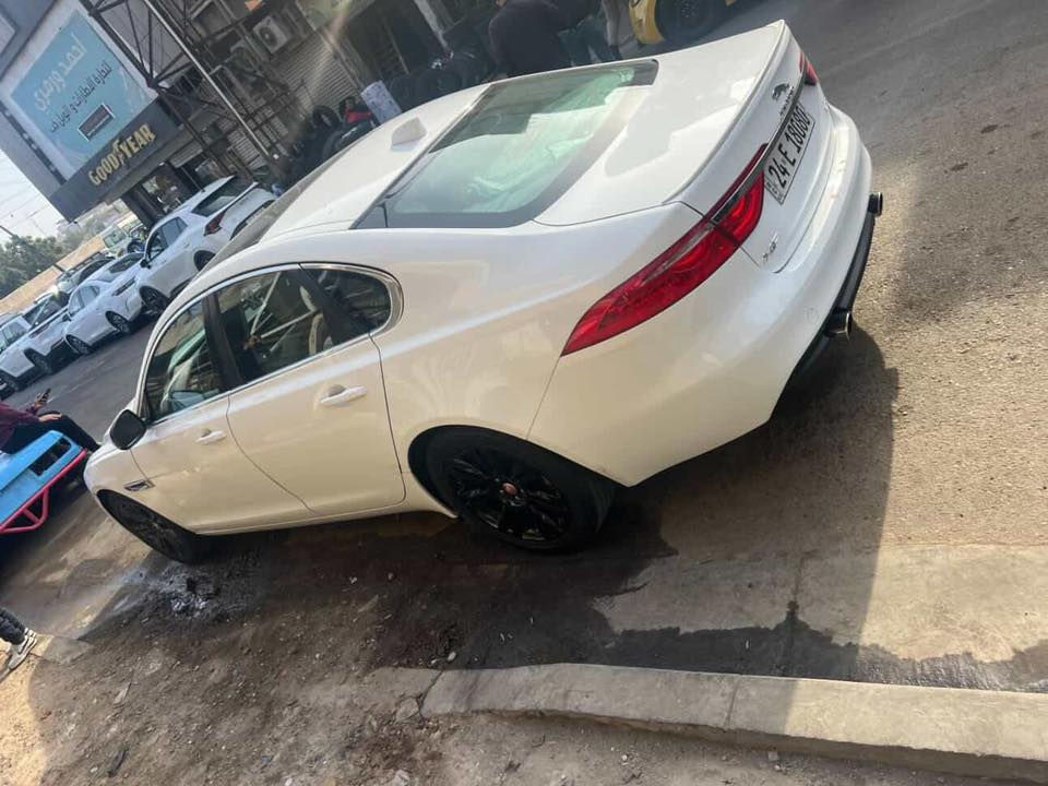 مكينة 6 سوبر جاكور 
فول مواصفات 1/1
السياره حلوه وكشخه وتخبل ومميزه ورقم مميز  جاكور بعد معروفه بل رزانه ول سرعه ول جمال سياره كلش حلوه ونضيفه بسعر اكسنت 2009 110 وبيها مجال الاستفسار ***********
