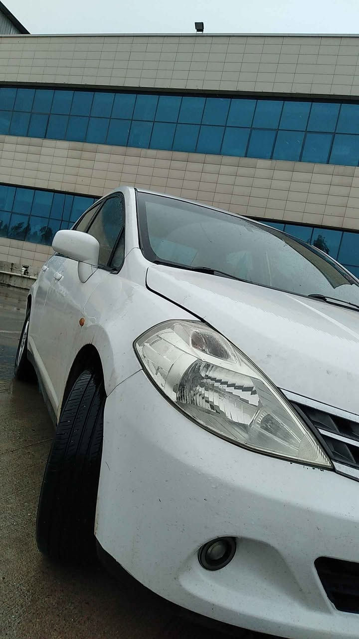 نیسان تیدا 2006تەکسی کراوەتە خسوسی گێرو مەکینە کەپس پێشو پشتی تۆزێکی هەیە رەقەمو سەنەوی نوێیە رەنگی سپیە رەقەم هەولێر نرخی 68وەرەقە و کەمێک مەجال ***********گۆرینەوەش دەکەم أربيل, العراق
