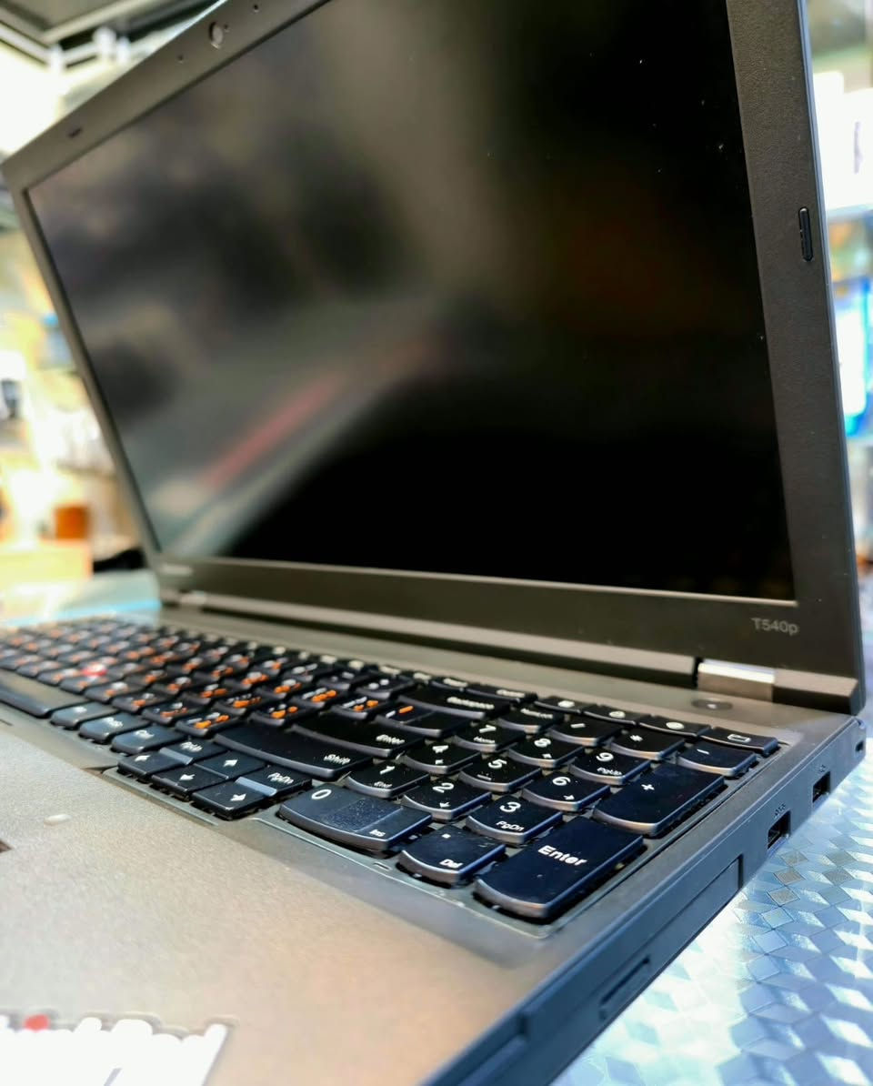 Lenovo ThinkPad T540p
CPU : i5 4th
RAM : 8G
HARD : 256ssd
SCREEN : 15.6" FHD
GPU : intel
الملحقات : 
شاحنة اصلية + حقيبة و ماوس
العنوان :
 موصل - المجموعة الثقافية ـ قرب نفق الجامعة - مجمع الغانم
للتواصل : 
***********
***********
