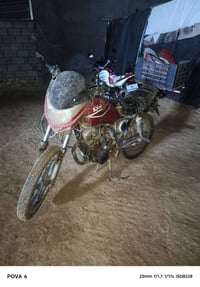 للبيع سايم 2012 موطور متروك صارله 5 اشهر وما نعرف شنو عطله غراضه وياه ...