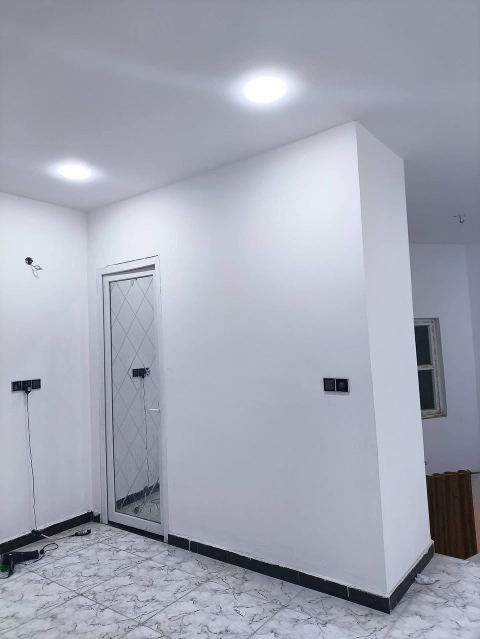 للبيع 
بيت طابو صرف 
حي البلديه
مساحه
222
مطلوب اسكان 
42
استقبال
مطبخ حار بارد
صاله 
غرفتين
مجمع صحي
الطابق الثاني
غرفتين 
صاله
مجمع صحي
للاستفسار مراجعه مكتب السنيه للعقار
قرب جامع السنيه الكبير 
***********
