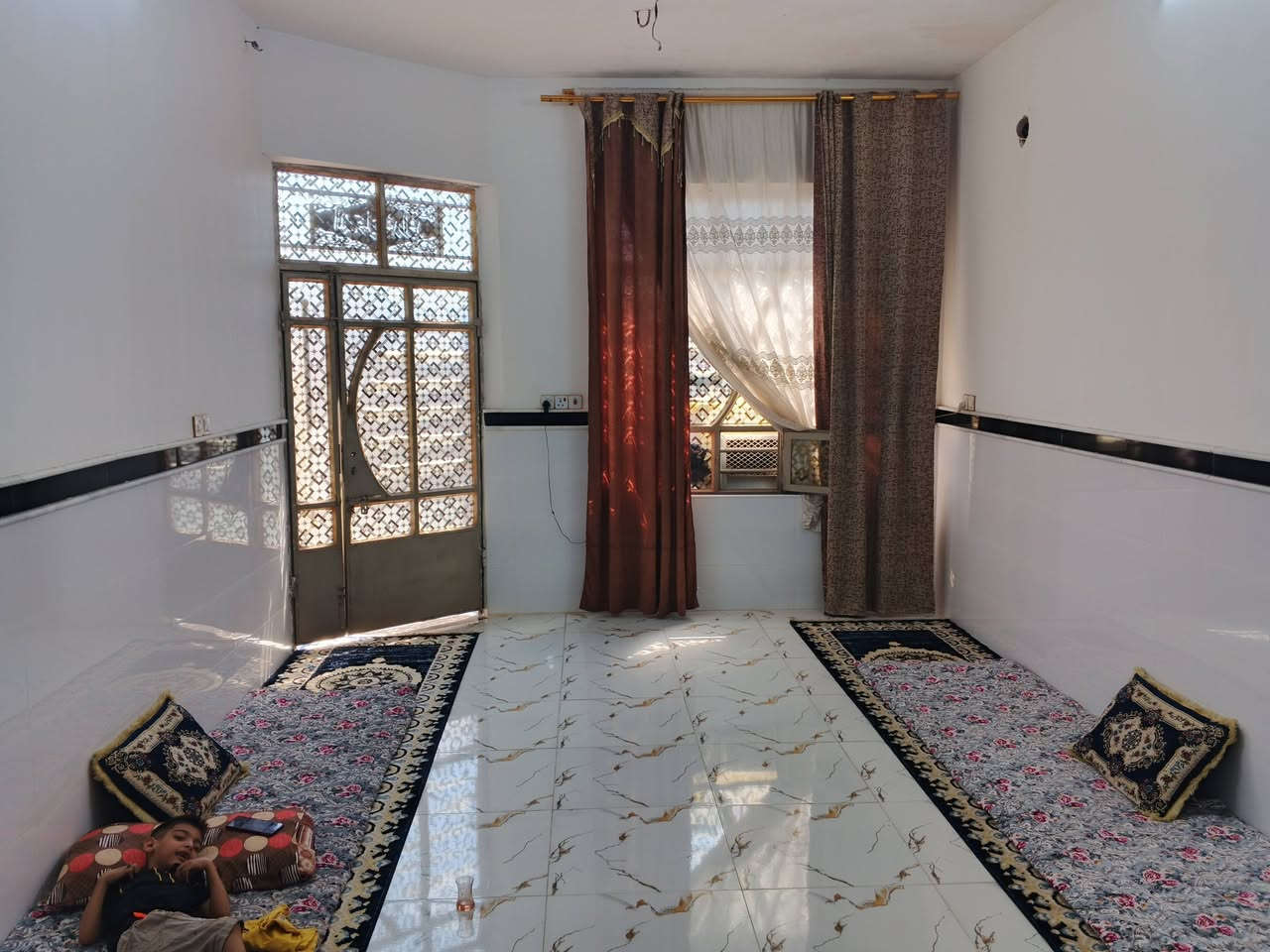بيت للبيع الجمعيه الثالث خلف مضيف شيخ عمار
***********
