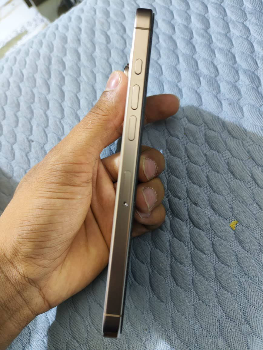 ايفون ١٦ برو ماكس ٢٥٦ بطارية ٩٠ كامل ملحقات ب مليون و ٣٢٥ وبي مجال بسيط مكاني كربلاء ***********
