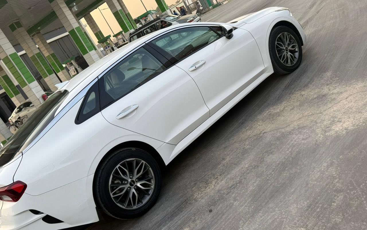 السلام عليكم 

للبيع K5 كي فايف 2023 
خليجي 
نم ام الضمان
رقمها شمالي  بسمي تحويل وكاله حاضرمباشر 
فول مواصفات
محرك 2000 
حساسات امامية خلفية 
كامرة خلفية 
بصمة 
تشغيل عن بعد 
قطعتين تبريد 
انظمة قيادة 
شاشة تدعم ابل كار بلي 
مري شفط و اشاير بالمري 
مقاعد جلد و بدون فتحة سقف 
ماشية29الف كيلو 
مكان السيارة بغداد الشهداء البياع قريب جامع الكبيسي 

السيارة  ع ايدي   
و كل غراضها الاصلية وياها بدون اي نقص 
كفالة عامة بدون بدون قطرة صبغ 

بيها ملاحضات بسيطه جدا  

للاستفسار الاتصال على الرقم   

0773 273 0248

شكراً جزيلاً
مكلف بلنشر
