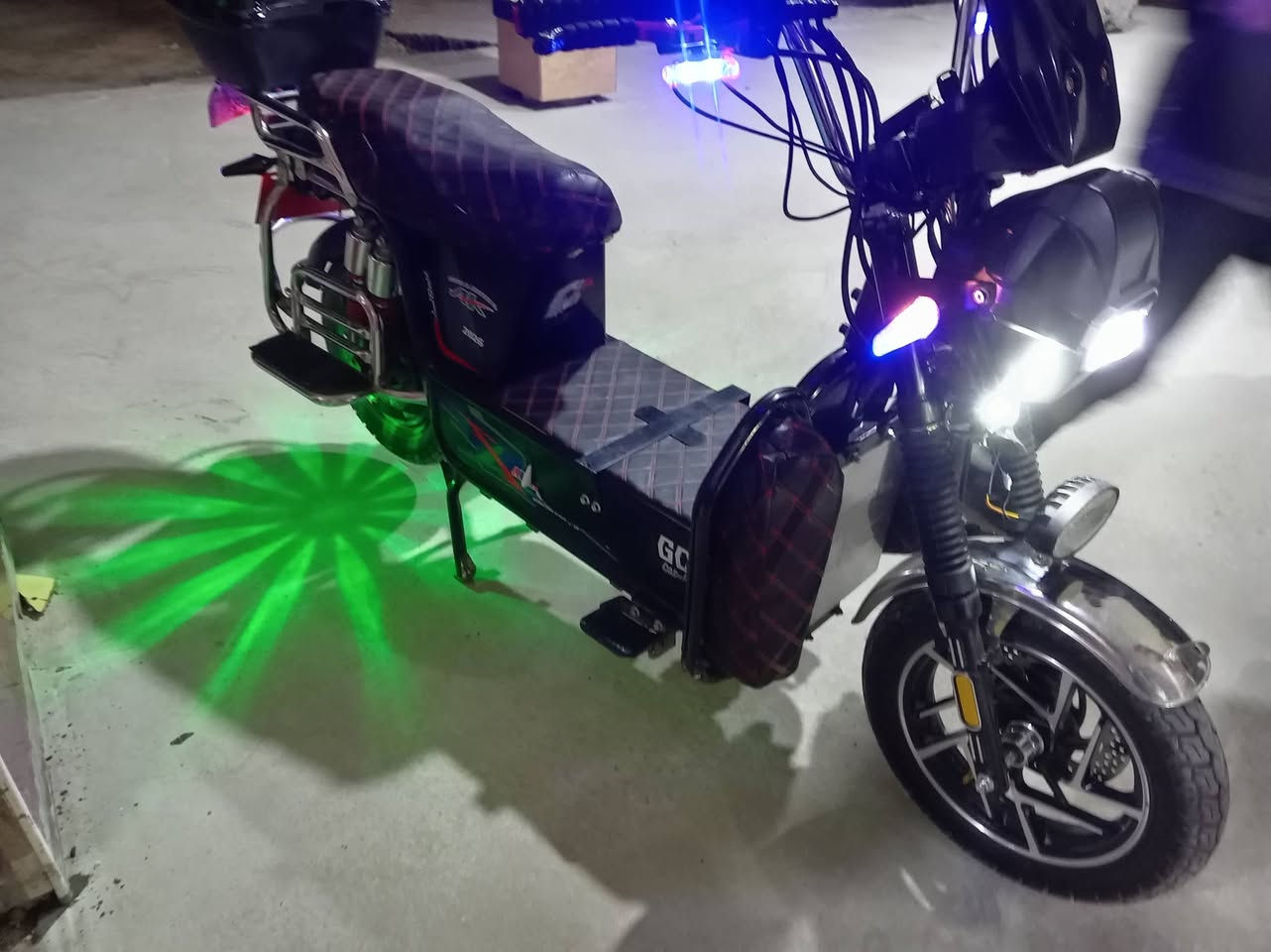 للبيع جبلي نوع الخوين موديل 25
6بطاريات كله عل فحص فول 
دبل بصمه وسويجين كله فول مابي نقص
السعر 700وبي مجال حك الجيه *********** يرهم مراوس حسب اتفاق
