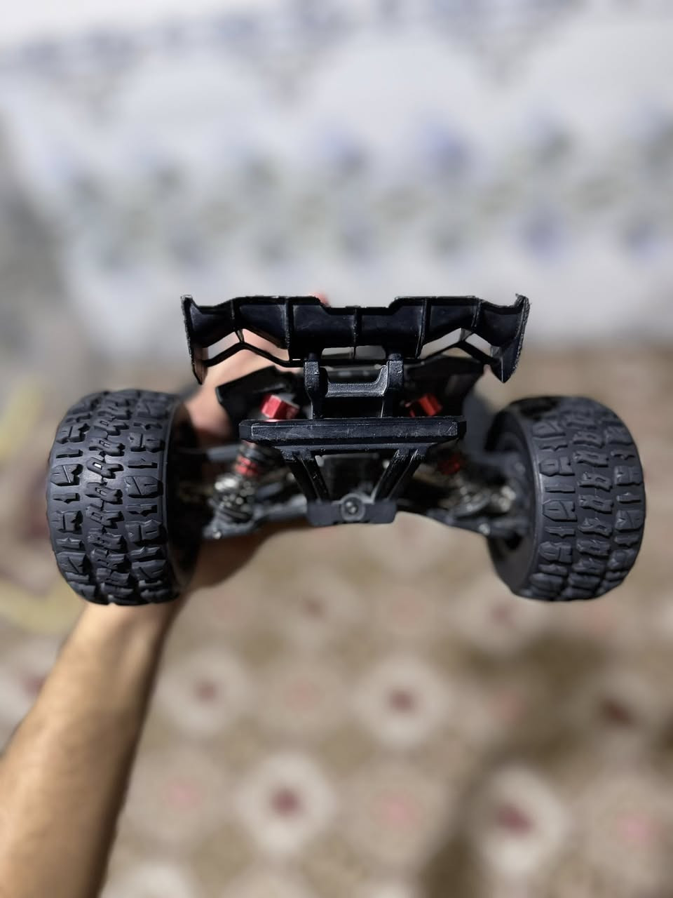 السلام عليكم
سيارة احترافيه هايبر كو غنية عن التعريف مستخدمة 
على وضعه البلادي ممبدل بيه شي بدون كارتونة ملحقاته  ( كتلوك الشركة /تخم تاير ترابي / شاحنة /مفك نتات ) فقط ذني سعره 100 قفل قفل قفل مع احترامي للناس الطيبة الفكريات و يدور مال موتة خل يعبر المنشور للتواصل *********** توصيل متوفر
