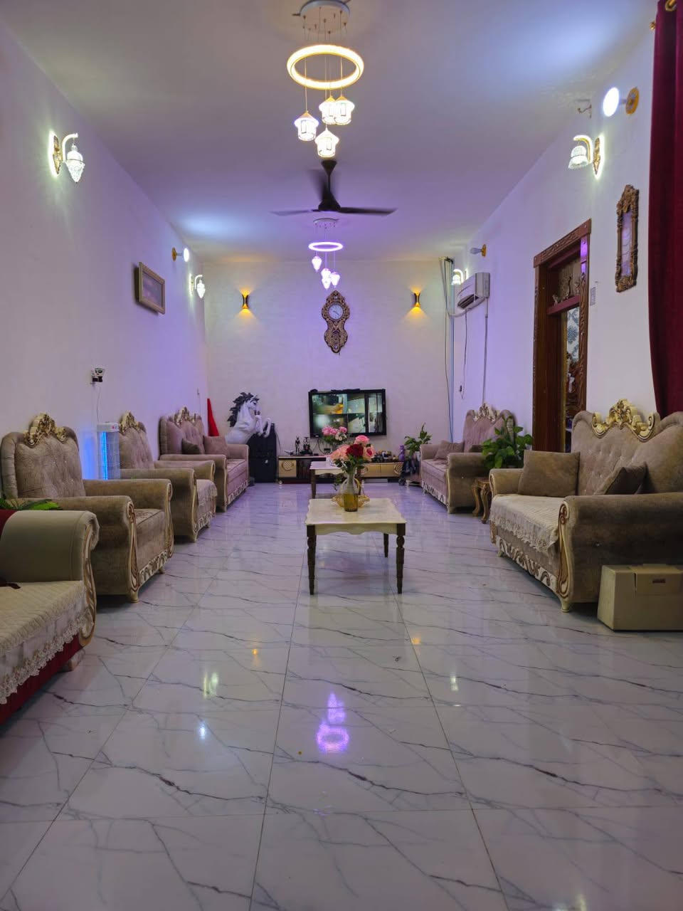 📢 للبيع | دار زراعي في منطقة الصخيين - قرب جامعة ذي قار 🏡
فرصة ذهبية لامتلاك بيت أحلامك في موقع راقٍ وهادئ 🌟
📍 ثاني بيت عن شارع السايدين
📐 المساحة: 200 متر مربع
🏗️ البناء: طابوق وسقف كونكريت – بناء درجة أولى ومتعوب عليه
يتكون من: 🔸 الطابق الاول:
غرفتين نوم
صالة مريحة
ديوانية واسعة
مطبخ كبير
صحيات داخلية وخارجية
درج دائري أنيق
محجر درجة أولى
🔸 الطابق الثاني:
غرفة نوم
بيتونة واسعة
ستارة بمساحة 2 متر
💧 الخدمات: ماء، كهرباء، ومجاري واصلة للباب مباشرة
📍 موقع مميز جداً وقريب من جميع الخدمات والمرافق الحيوية
🔑 جاهز للسكن فوراً
السعر خاص 
✅ لمتابعة جميع العروض اضغط على الرابط 
للمزيد من المعلومات يمكنكم التواصل معنا 
على صفحة الفيس بوك ( الامل للعقار) 
او الاتصال على الرقم التالي
استاذ عامرالكعبي. ***********
المهندس علي الحسيناوي ***********.                    المهندس كرار الحسيناوي ***********
للمزيد من العروض على الفيس بك 
https://www.facebook.com/profile.php?id=100087963616783&mibextid=2JQ9oc

للمزيد من العروض على حسابنا التيليجرام (الامل للعقار)
https://t.me/ameralkabe

للمزيد من العروض على حسابنا الواتساب (الامل للعقار)
https://chat.whatsapp.com/GRFrcEXw0J88CVE83bhb8v
