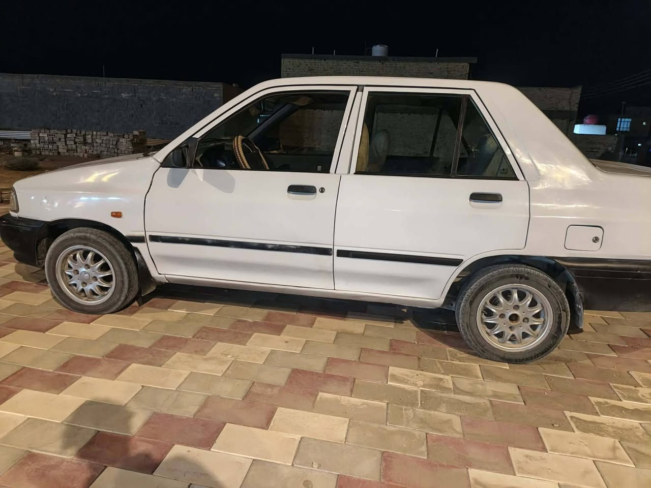 موديل ١٨ مكانه كربلاء بيه باب مبدل وشويه صبغ بالجاملغ رقم انكليزي جاهزه حداديه محرك كير بحاله جيده متواجد عل فيس واتساب ب٣٨ ورقة ***********
