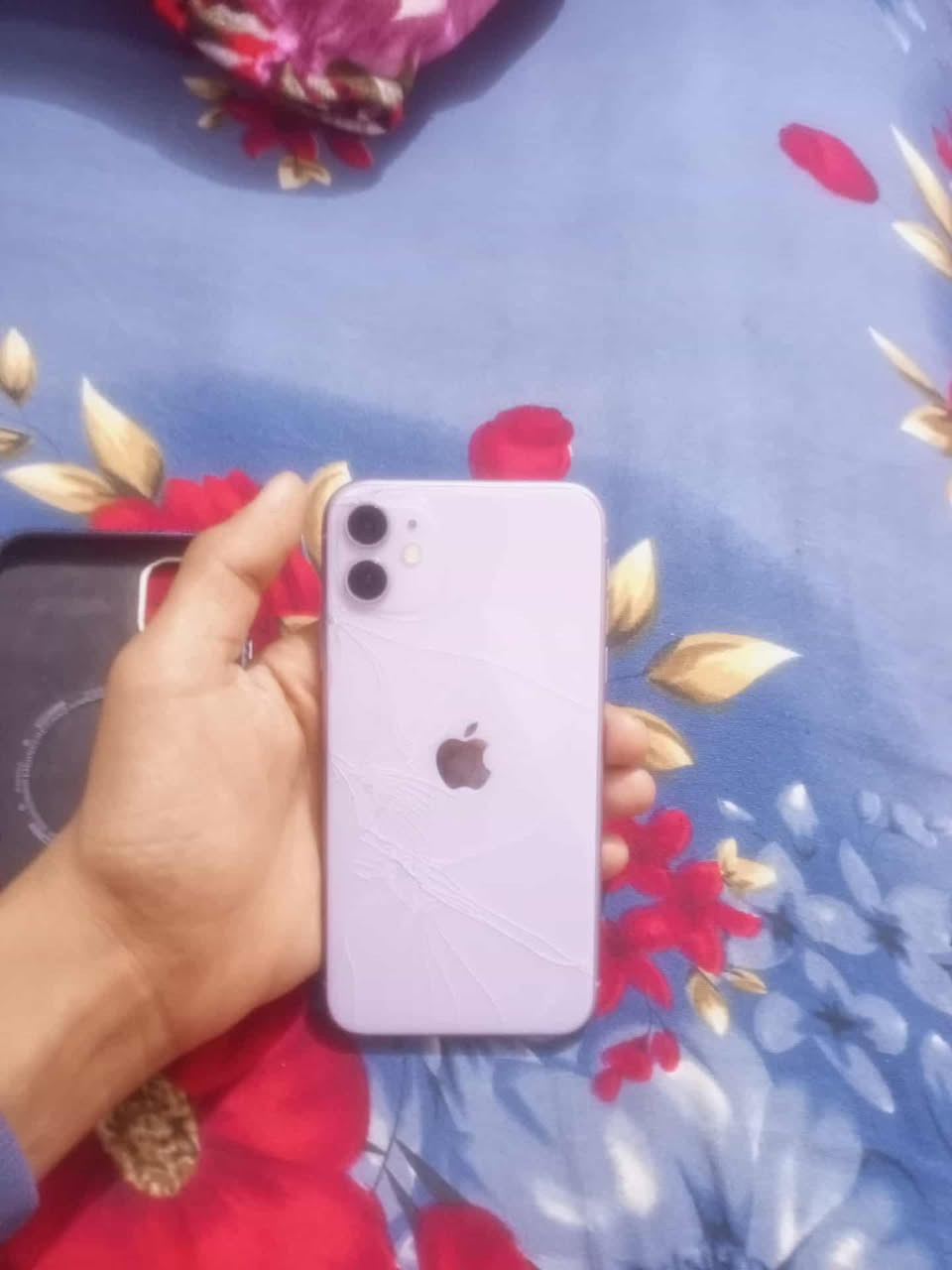 آيفون ١١
جهاز نضيف ذاكره ١٢٨
بطاريه٧٩بلاي 
فيس ايدي شغال 
كامرات اتصال صوت كله شغال 
فقط من حدثته اجت بي رسالة 
الشاشه وضهر مفطور سعر 
١٨٠
***********
