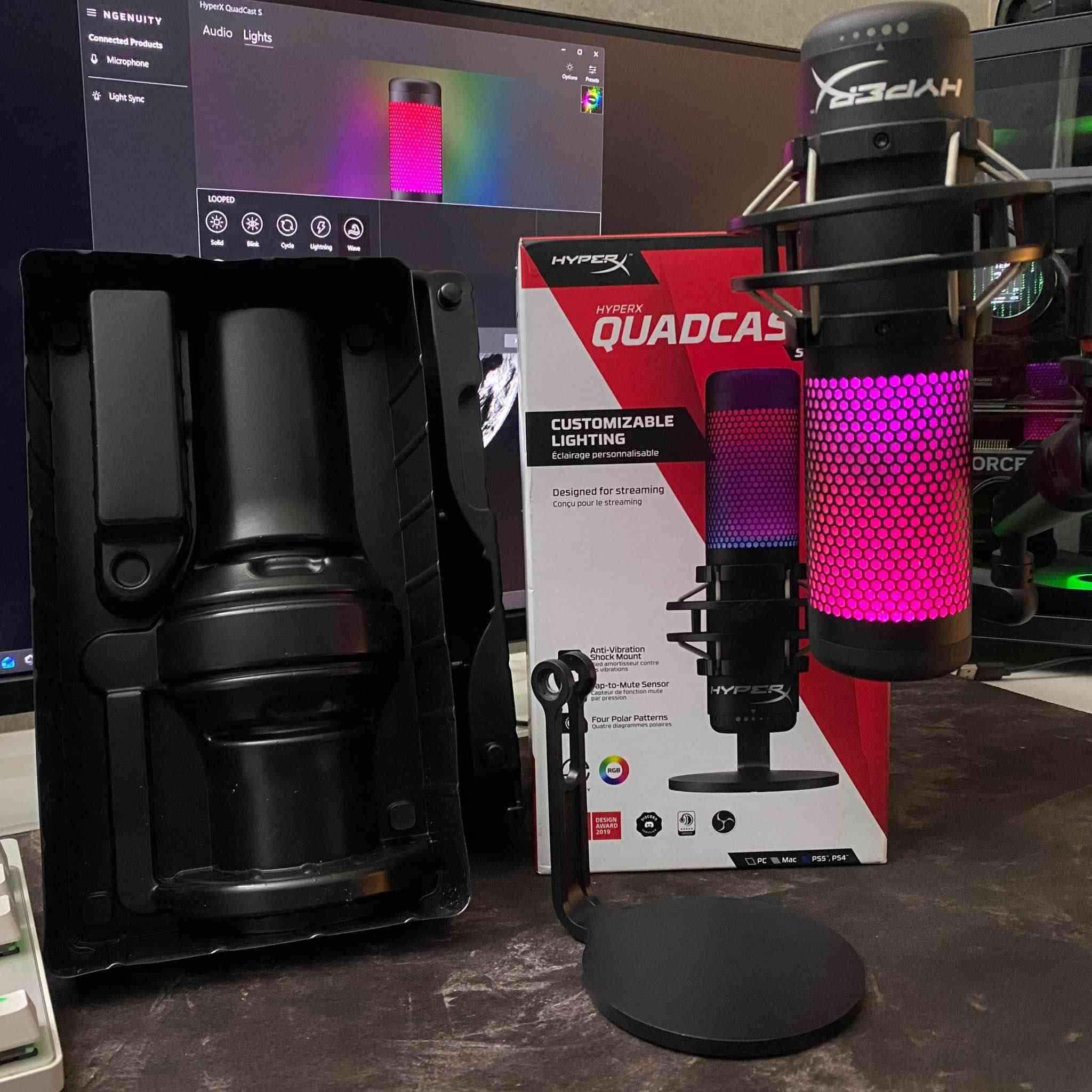 HyperX QuadCast S مع كامل ملحقاته 
مكاني بغداد الكراده ماعندي توصيل 
مواصفاته المايك ⬇️
 • Type: USB Condenser
 • Audio Quality: 48kHz / 16-bit
 • Polar Patterns: 4 (Cardioid / Stereo / Omni / Bidirectional)
 • Frequency Response: 20Hz – 20kHz
 • Customizable RGB lighting
 • Tap-to-Mute button
 • Built-in Shock Mount + Pop Filter
 • 3.5mm Headphone Jack
 • USB-C Connection بغداد, العراق


**إذا كنت صاحب هذا الإعلان وتريد حذفه لأي سبب، رجاءا أرسل رسالة إلى الدعم الفني**