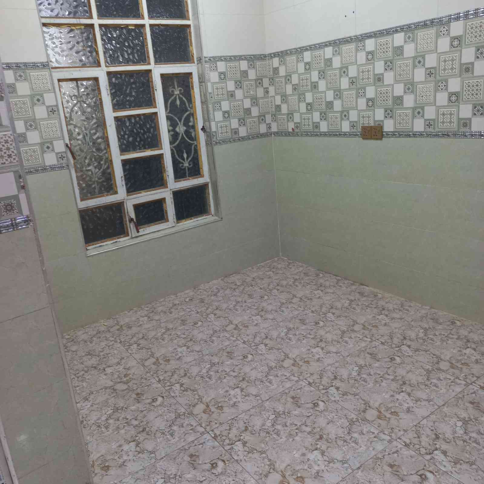 بيت لليجار الرمادي شارع 40قرب جامع الواثق البيت يحتوي ع قرفتين نوم +صاله+حمام اسويت +مطبخ+ديوانيه +كراج+البيت طابق ثاني درج خارجي وكراجه بوحد السعر 350 ‏الاستفسار عل رقم ‪‏‪************
