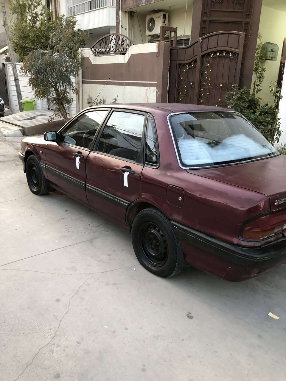 للبيع متسبوشي كلاند موديل ١٩٩١ كير اوتوماتيك محرك ٦٣ كير محرك شرط مرغوب سيارة بدون حادث و خياس وصبغ دفتر بنزين موجود شرط تحويل وكالة غرامة عنوان كركوك 
*********** واتساب
