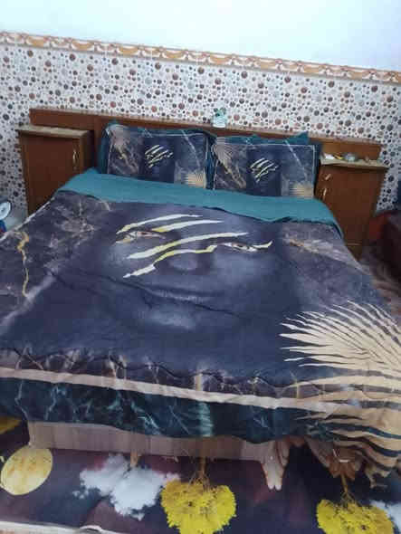 السلام عليكم غرفه للبيع السعر ٣٠٠الف نظيفه وتاج الجربايه موجود جديد وياها للاستفسار على الرقم ***********
