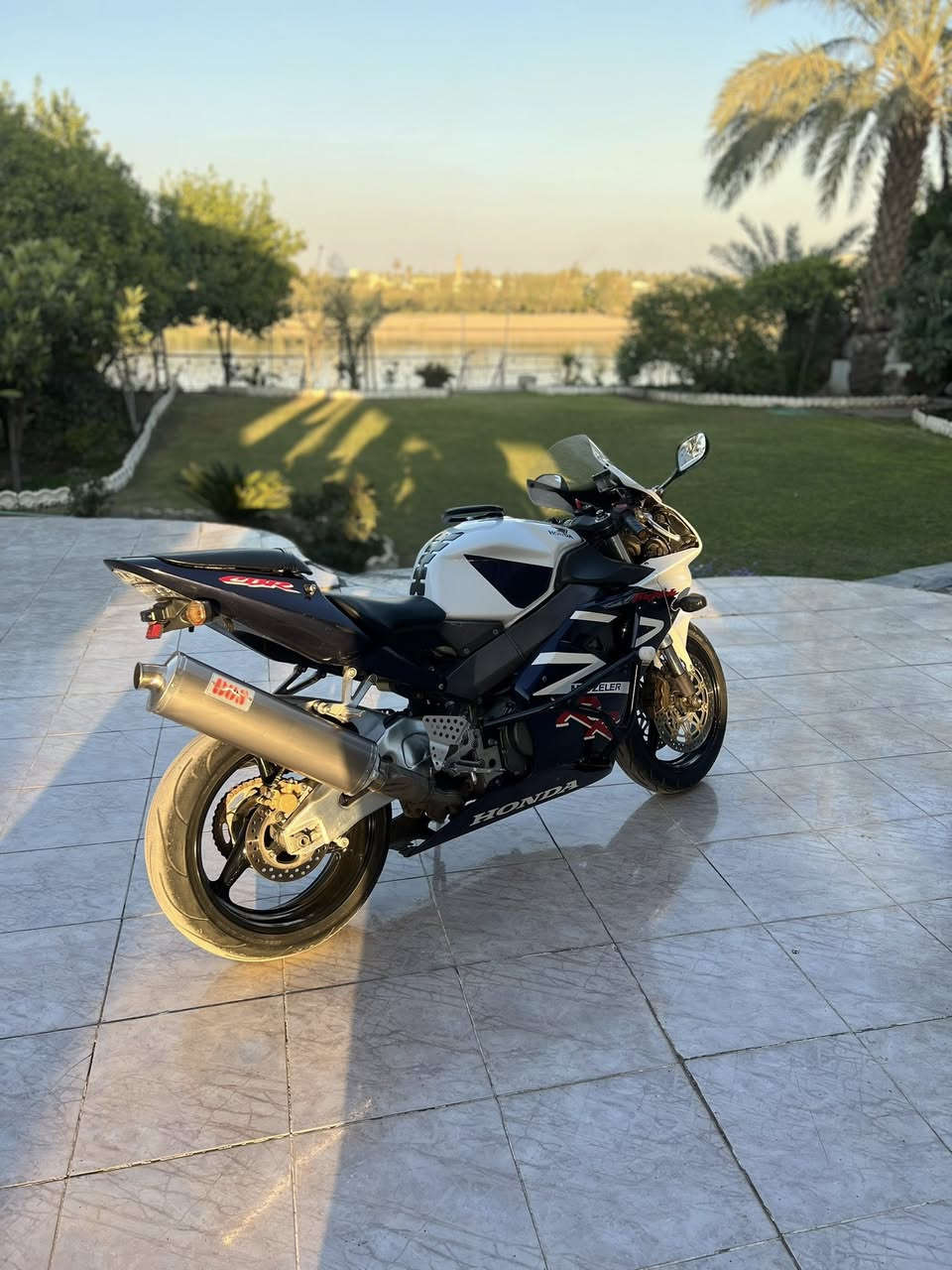 من رخصة الادمن / هوندا cbr دفل فاير بليد 954 دراجه كفاله عامه سكيورتي وياها سويجات ثنين مال جناي عليها ترتيبات وادامه بانزين كله محسن دراجه مرتبه وحلوه ويعرفون جناية ال 954 هاي دراجه شنو اوراق الگمارگ مال بصره موجوده واوراق المحل الطالعه منه موجوده دراجه جاهزة مناقصها شي 

سعرها 30 وبيها مجال للشراي ما اوگف ويا 

اخوان اللي يشوف الدراجه غالية علي يذكرنا بكلمة طيبة وان شاء الله يصعد اغاتها 

عنواني / بغداد جسر المثنى/ ***********
