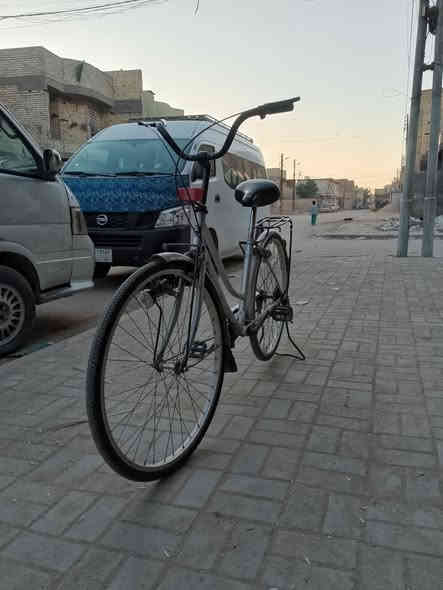 سلام عليكم شباب باسكل بناتي حجم 26باسكل انضف من الصور تجي و اشوفة بعينك مكان الباسكل  الرئاسة شارع عشرين شارع السادة اتصل علاة هاذ الرقم متواجد واتساب و خاص فقط ***********.        سعر الباسكل 95و بي مجال حك الجية 🙋🏻‍♂️
