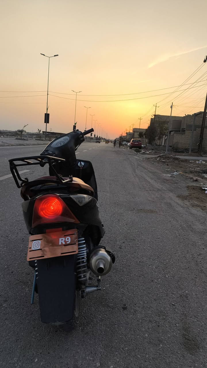 السلام عليكم دراجه ماكس ثعلب للبيع
مكينه بلاديه قويه ونشطه بكل وقت 
وياله رياضي بلادي تفصيخ اصلي  
صالنصه بوري عدل وجبه اولى اصلي 
كلجات WF 
تايرات زوج جديد 
كهربائيات كامله 
بس نقصهه طوافة بانزين ولباقي حلو موجود واتساب *********** مكاني بغداد
