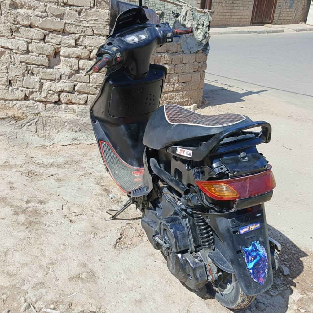 سلام عليكم شباب دراجه فراشه البيع شغاله نكره سلف عيبه شي واحد الكبريتر تعبان صارلي فتره من تركته الدراجه محركه ما مفتوح منه برغي سعره 250وبيه مجال لشراي ما متواجد علا لفيس تصال علا رقم ***********وتلل
