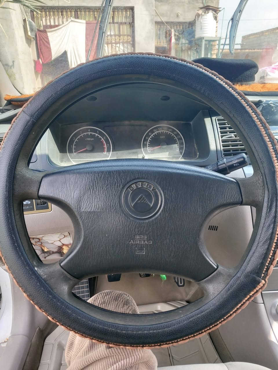 السلام عليكم سياره جيلي موبل موديل 2013 مككفوله كير ومكينه وحداديه سياره نضيفه وحلوه مال جناي المكان الديوانيه الحمزه السعر خاص للأستفسار *********** والسنويه لل 27
