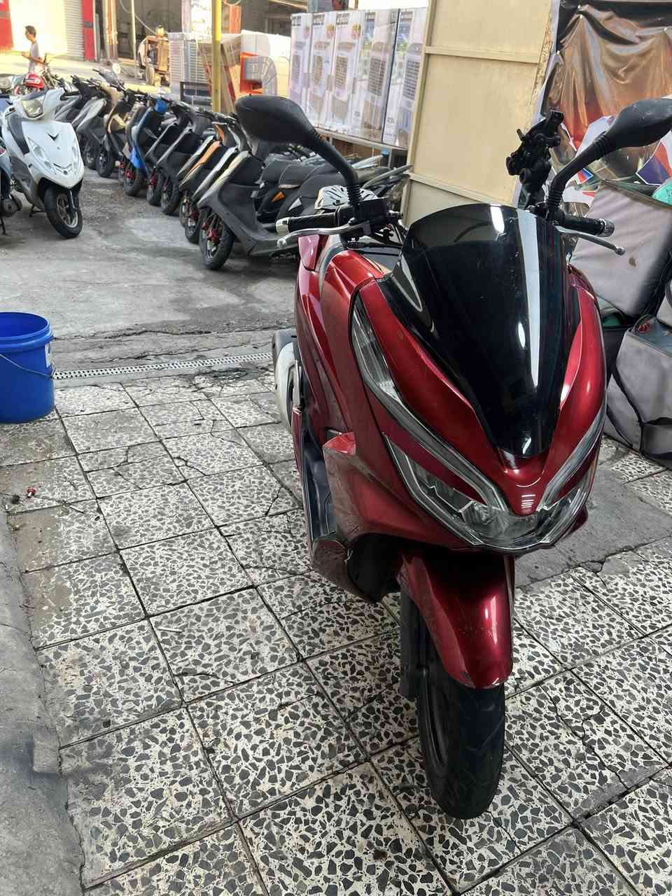 سلام عليكم دراجه pCX كوريه لون حمر دم غزال دراجه. كفاله عامه كفاله عامه ماشيه ٣٠ لف حقيقي دراجه بصمه  بيه كاسحه ستان موبايل   حساس زدحام A. حساس ستان  كامله عله آخر حبايه. مكينه 150. البيع سعر ١٤. العنوان بغداد حي العامل ***********
