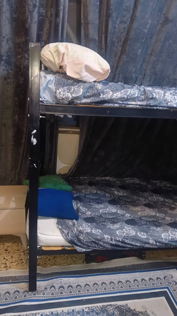 جربايه حديد ام نفر طابق واحد والثانيه طابقين للبيع نظيفات هن والدواشك مالتهم مكاني بغداد شارع فلسطين 
السعر 200 
للاستفسار الاتصال ع الرقم ***********
