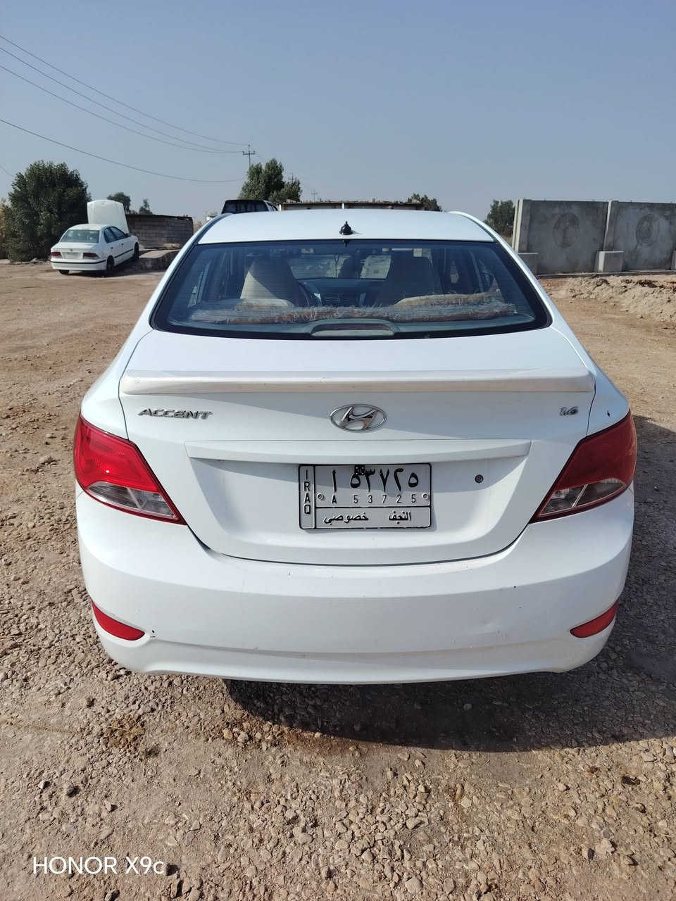 أكسنت موديل 2016
محرك ١٦٠٠ دوش دبل قطرة المرغوب
فتحة سقف 
تحكم ستيرن
تخم تاير جديد ويل البلادي 
حداديه جديده 
شاشه وكامره  
سياره باسمي رقم نجف   
مكانها الكوفة 
السعر ١٢٠ وبيه مجال لشراي 
رقم  الهاتف ***********
