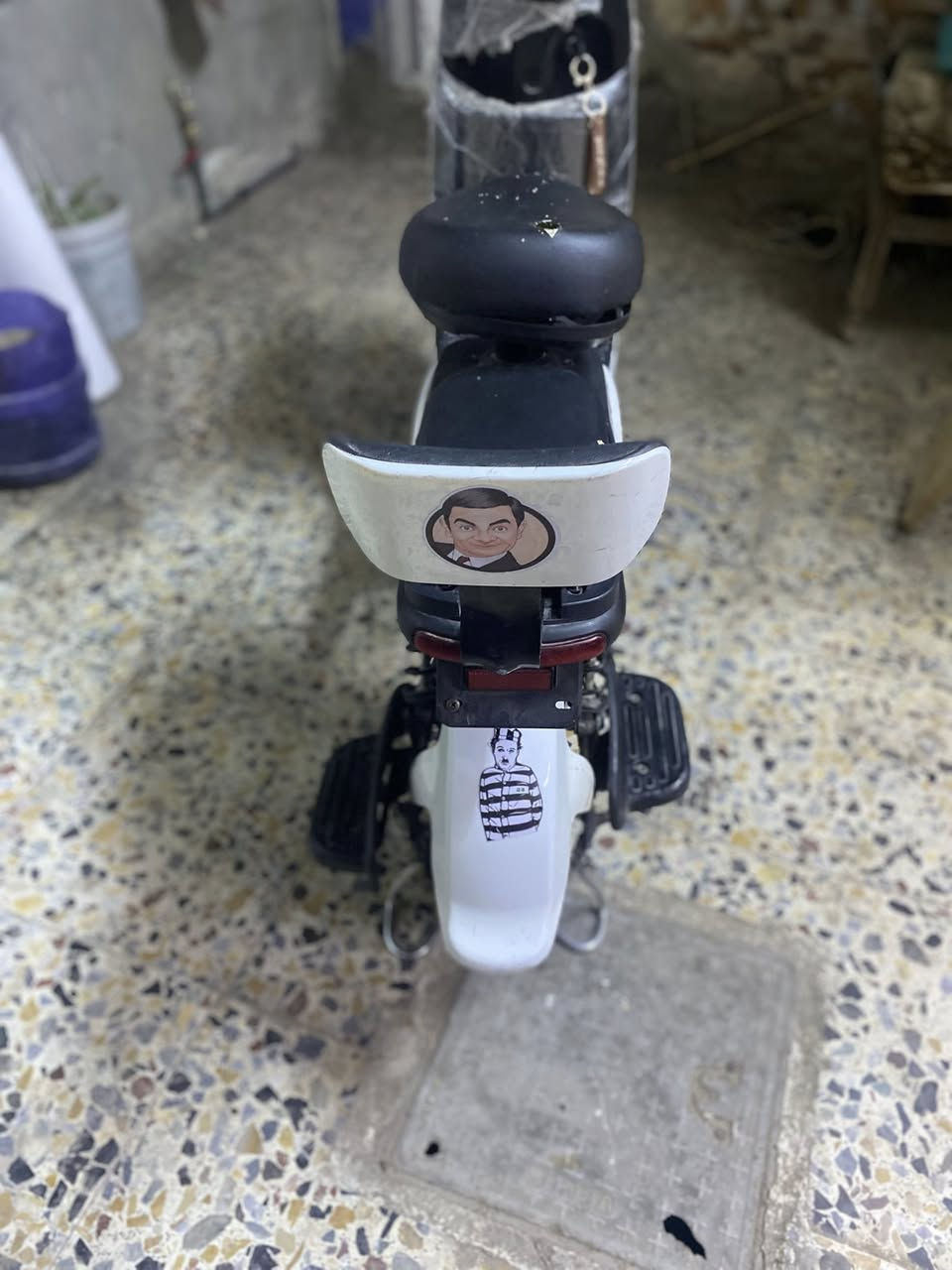 السلام عليكم دراجه شحن للبيع نضيفه.                     العنوان،بغداد،الغزالية.                الرقم،***********
