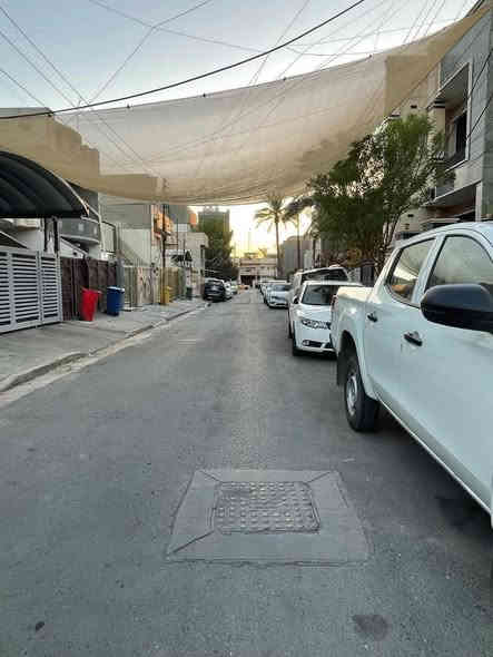 🟤لـلـبـيــع في الـسـيـديــة ( الأعتماد الهندسي للعقار حصراً )
دار سكني حديث بناء 2022 درجة اولى مرمر 

مربع الأقصى الضباط موقع مميز شارع 12م رصيف 2 م

المساحة  120  مـتـر الواجهة 6 م نزال 20 م 

متكون من 3 غرف نوم وصالة ومطبخ وهول وخدمات وبيتونة ومخزن وكراج وحديقة 

((الأعتماد الهندسي للعقار حيثٌ تَلتَقي الرُوٌية ,بلتَمَيٌز ))

📊كل ماعليك الاتصال أو المراسلة على الصفحة *ʲᵒⁱⁿ ᵘˢ*

***********-***********
الفرع الاول / الـسـيـديــة الضباط مقابل افران الرباط
 الفرع الثاني /شارع العلوة مقابل مدرسة حلم الغد الاهلية 
الفرع الثالث / عرصات الهندية مجاور فندق بلوم 

‏‎   نكفيك عناء البحث......
‏‎   لتمتلك اليوم عقار الغد.
