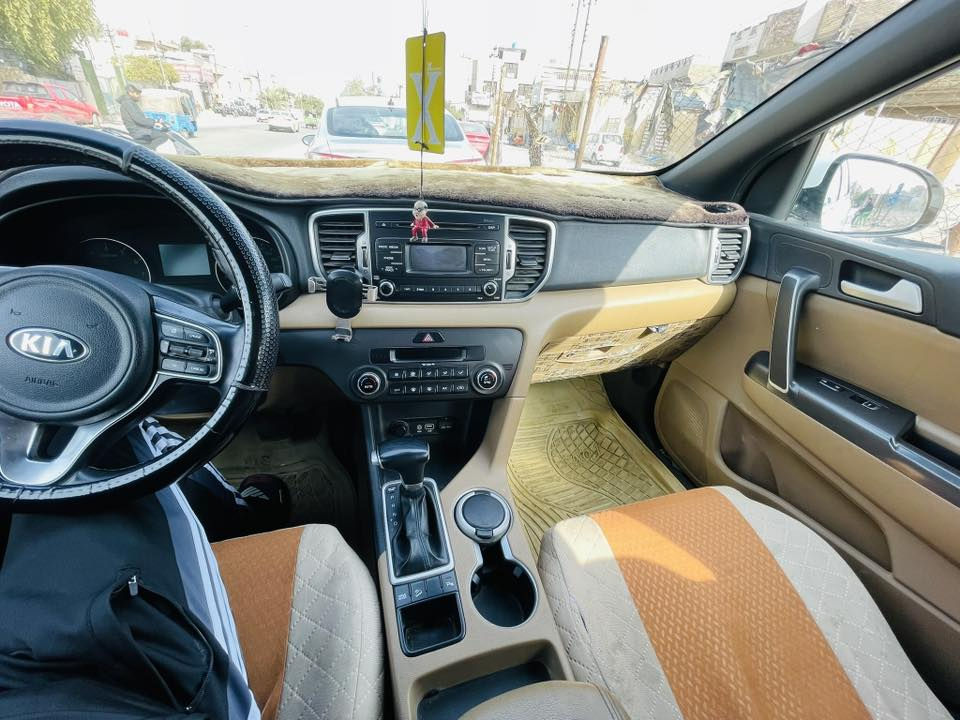 سبورتج  2018
خليجي مكفولة كفالة عامة من صبغ وتبديل 
بيه رصعات 2نص فول
داخل عسلي مري شفط 
حساسات اماميه وخلفيه 
ثلاث انظمه قياده 
محرك 2000 دوش مكفول والكير كذلك  
صدر امامي وخلفي جديد على وضع الشركة
سيارة جديدة برغي ما مفتوح بيها  سيارة بأسمي تحويل مباشر
مكاني بغداد

للاتصال 
‏***********
