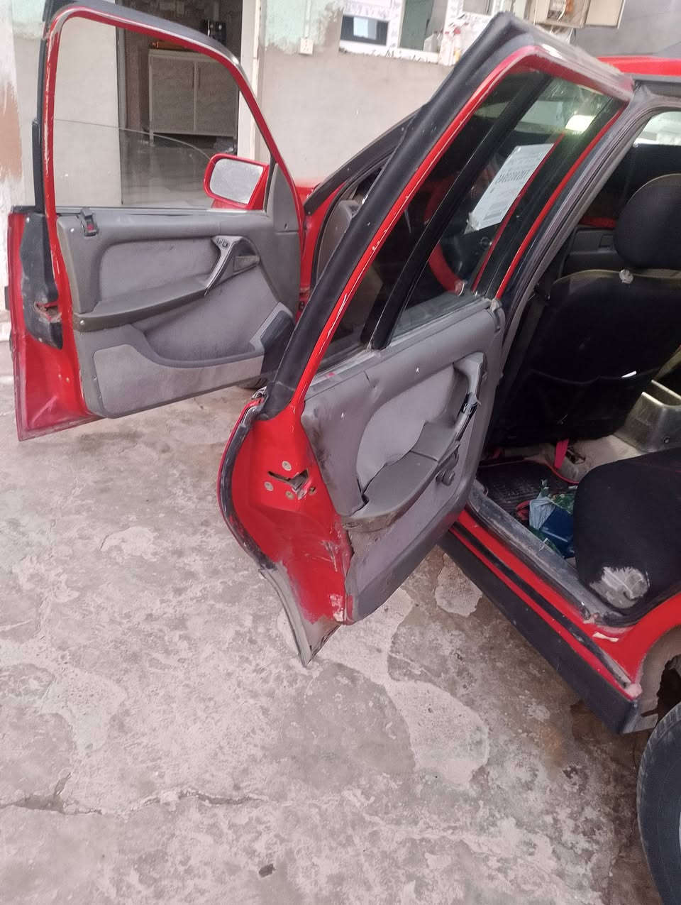 سلام عليكم سياره اميكه حجم 26 . الي عنده سياره اميكه صندوق او سيناتور تراوس ***********
