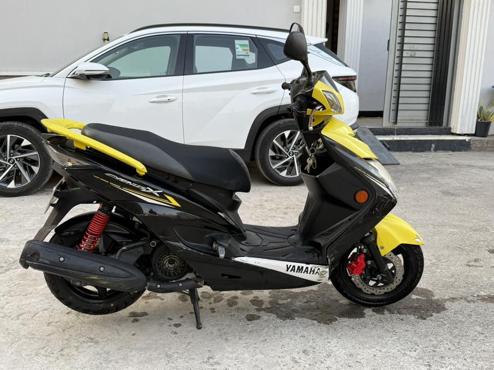 السلام عليكم سكنس فحل  رمبة  مرقم بغداد ب اسمي تحويل ثاني يوم كفالة المكينة من الفتح جديدة الدرتجة تخم تاير جديد بيها شوية الكفرات الامامية تعبانة متكسرة الليط ينراد ابو فايبر كلاس يصلحها 
للبيع مكانها بغداد الدورة 
***********
السعر 2,350,000  مليونين 350 الف وبيها مجال بسيط
