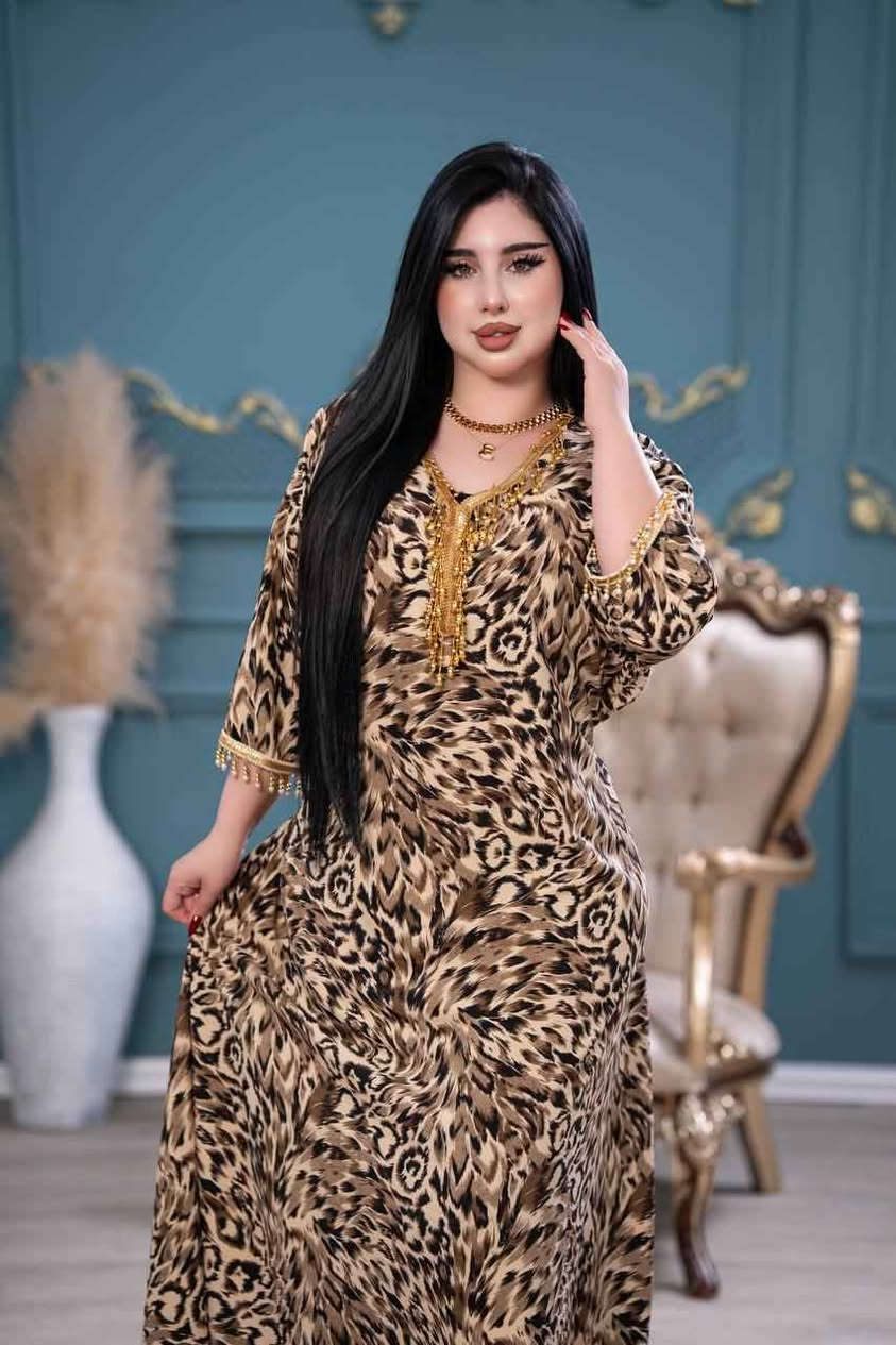 بسم الله الرحمن الرحيم 

اللهم صل وسلم على نبينا محمد وآل محمد 

فستان نسائي مع كبوس 👗✨

خامة كريشة مطاط، شغل ثقيل 👌

فري سايز لحد ٩٠ كيلو 📏

توصيل جميع المحافظات للحجز واتساب🦋 👇🏻.
💗🌸💗🌸.  *********** بغداد, العراق
