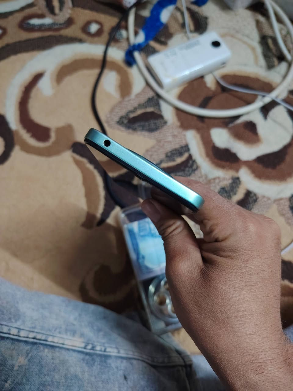 سلام عليكم 
poco c75 
ذاكره 256 رام 8 الجهاز وضع شركه صار شهر من اشتريته بدون ملحقات سعر 100 وبي مجال وتساب ***********
