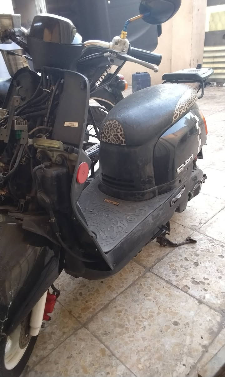 دراجه بوليس انضربت عدي من كدام مكينه بيها ولفات بجمها موجود وبي ضرر بسيط سعو 400 بيها مجال *********** واتساب فقط مكاني بغداد حي اور

