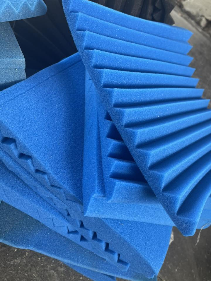 تستخدم هذه الألواح لامتصاص الموجات الصوتية وتحسين جودة الصوت في الغرف. 
تستخدم في استوديوهات التسجيل، غرف السينما المنزلية
الوظيفة: تساعد في المعالجة الصوتية (acoustic treatment) والعزل الصوتي 
عدد 130 قطعة 
اللي يريدهم يكتب سعر


**إذا كنت صاحب هذا الإعلان وتريد حذفه لأي سبب، رجاءا أرسل رسالة إلى الدعم الفني**