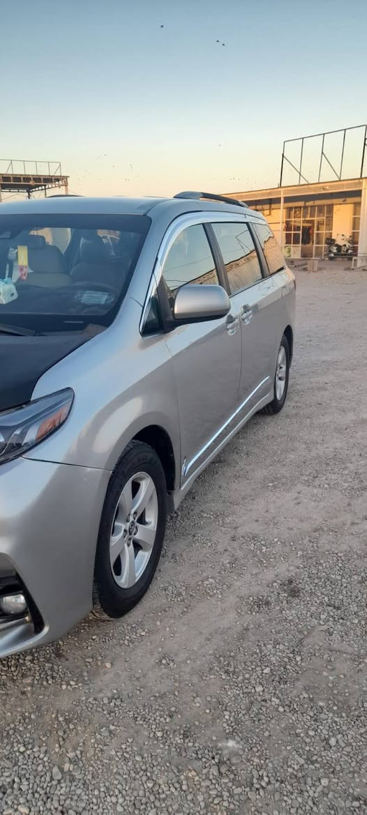 #مكلف_بالنشر
السلام عليكم ورحمة الله وبركاته 
#للبيع_تويوتا_سينا 2019   
#ضررها_مرفق_بالصور
#بيها جاملغ الأيسر بالعراق وموجود الجاملغ الاصلي مالتها.
#ماشية_500 الف كيلو
#السعر 23$الف وبيها مجال 
#رقمها_بغداد الرقم الجديد 
#للاستفسار 
#الاتصال ‏‪***********
