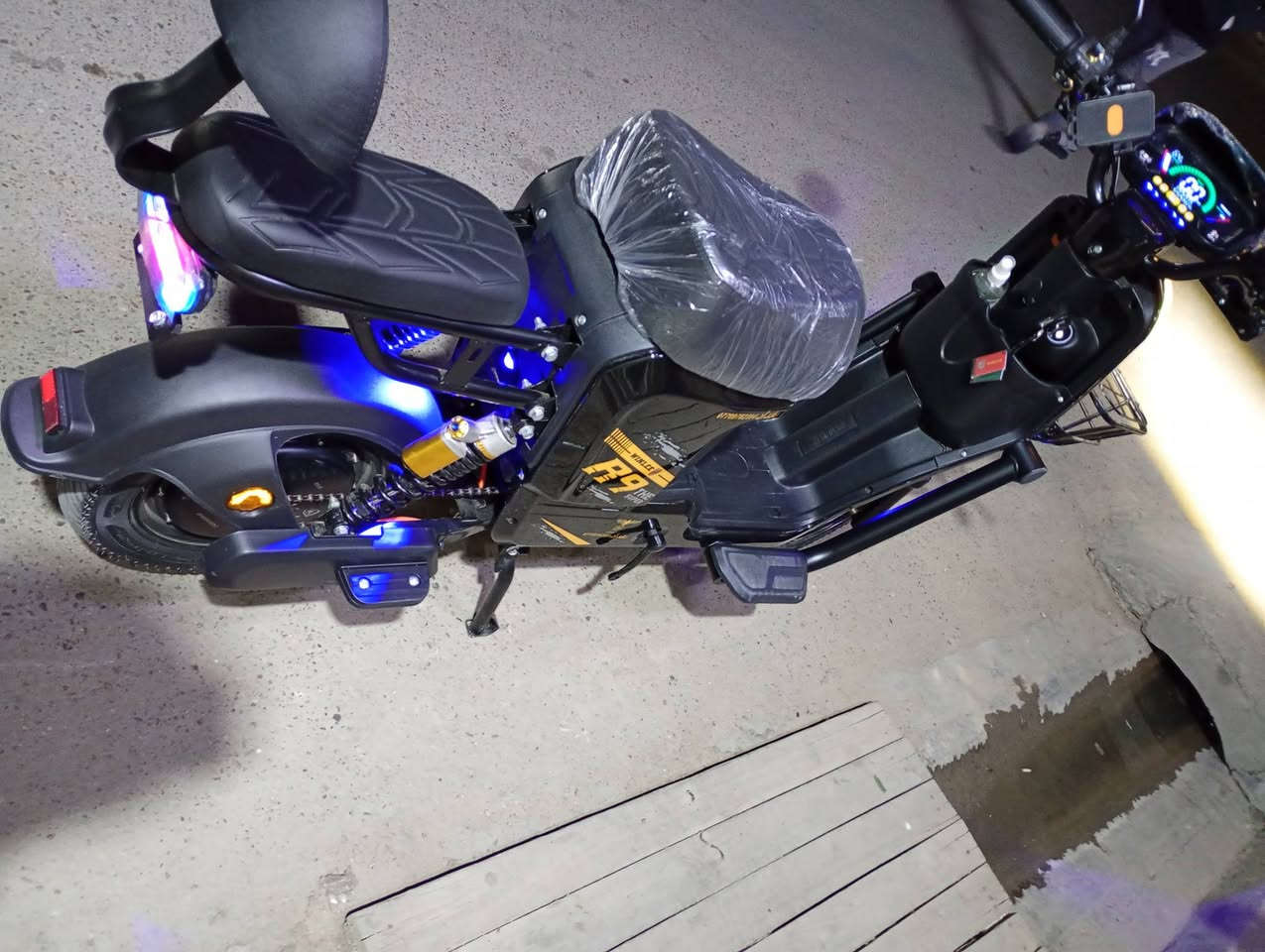 دراجه R9 جديدة البارحة ماخذها 
السعر ٥٥٠ الف العنوان بغداد مدينة الصدر 
للتواصل ع الواتساب او اتصال على الرقم ***********
