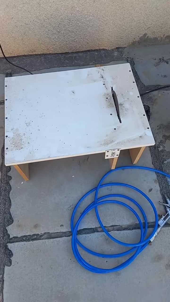 السلام عليكم.. غراض للبيع شلع والسعر والتفاصيل خاص
كمبريسر شغال بس قبغ الدهن مفطور ويسرب قليل 
ميز منشار خشب شغال 
ستاند دريل + دريل تثقيب
درج المنيوم 
لاحمة نقطية 
بغداد حي الجهاد


**إذا كنت صاحب هذا الإعلان وتريد حذفه لأي سبب، رجاءا أرسل رسالة إلى الدعم الفني**