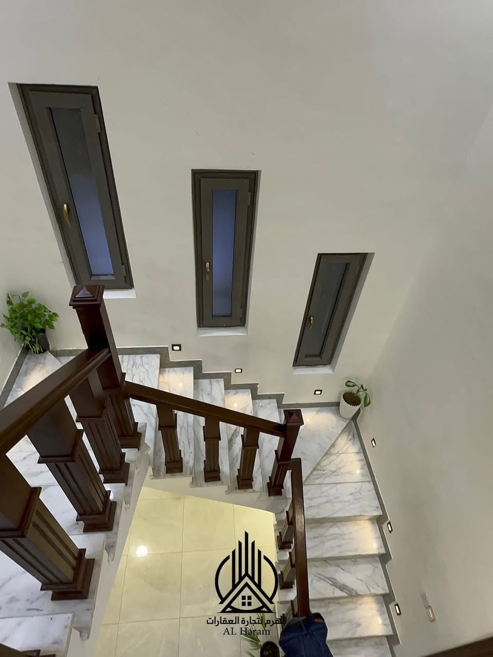 سيف سعد - مقابل حديقة 📍
دار 200 متر طابقين بناء حديث 

الطابق الاول : غرفة - صالة - مطبخ - استقبال - صحيات - كراج - منور 

الطابق الثاني : غرف نوم عدد 3 - صحيات - صالة

بناء 2024 طابوك درجه اولى

ارضيات بورسلين 

سقوف ديكورات جبسن بورد

 للأستفسار

سجاد مؤيد

***********

***********

عنوان المكتب : سيف سعد - مقابل جامع محمد الجواد - على الشارع العام مباشرةً 📍
