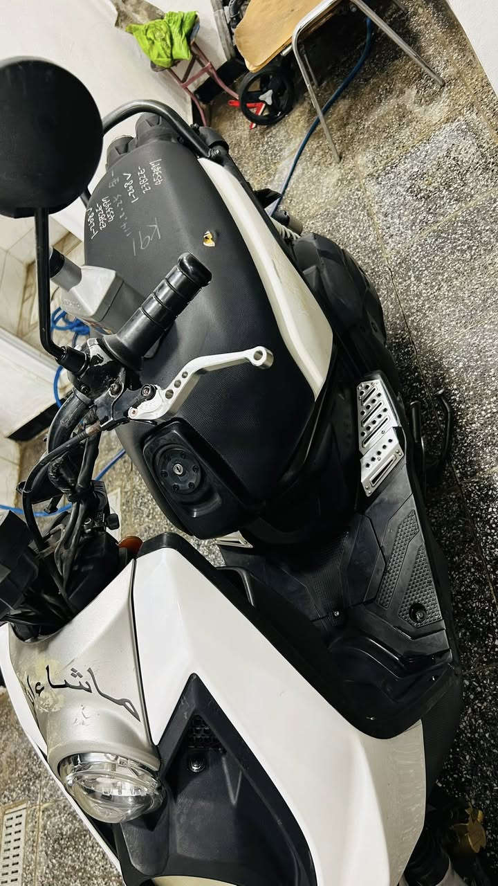 يا الله
السلام عليكم 
 دراجة سكنس جبلي موديل 2015 لون ابيض محرك 150 سيسي دراجة تزويد خارجي خفيف 1.يدات ابريك 2.منكاش أبريك خلفي 3. افلنجة وردة  اوراق موجودة منفيس ملون  +منفيس عادي  دراجة رمبه 
لايك عالي ناصي بكلايت خلفي خلية
اشاير خلية  امامي +خلفي لون ابيض 
محرك كفالة  جيب وياك فيتر وفحص كهربائيات كلشي شغال حتة طوافة مكان بغداد  بياع 
رقم تليفون *********** 
 سعر مليون 250
