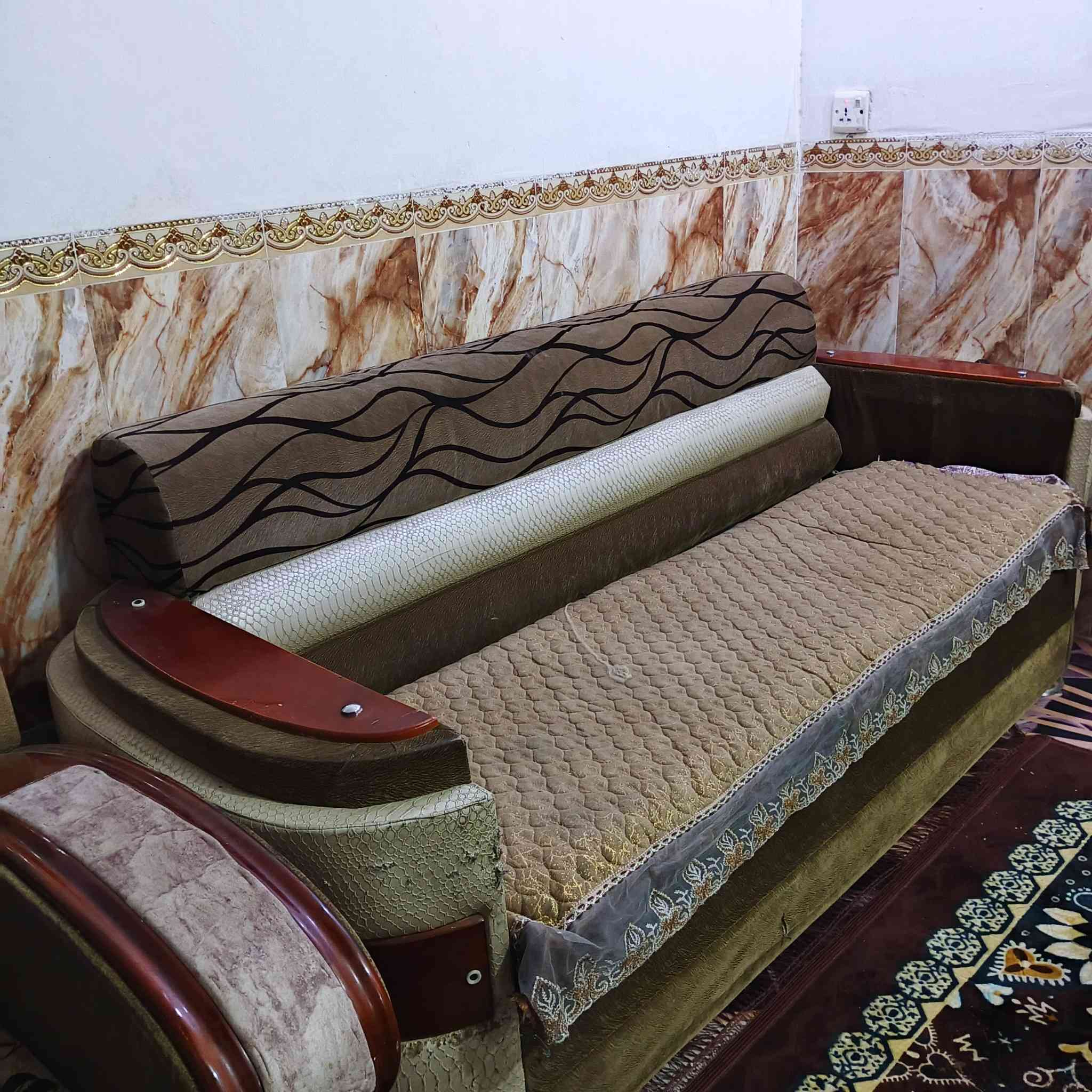 تخم قنفات سبع مقاعد السعر 100والمكان بلديات شارع المصرف بغداد***********
