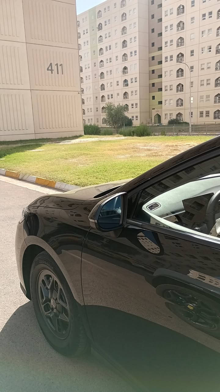 السلام عليكم
@إشارة 
BYD سيل 05 2025 
مواصفات العادية معروفة 
لون السيارة اسود ولون الداخل اسود ماشية 5000 محدثه اخر تحديث كاملة مع كافة ملحقاتها السيارة كفالة عامه السعر 19 مليون و 300
للتواصل ***********
