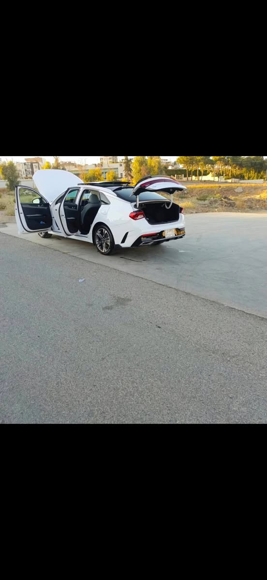 كيا كي فايف موديل 2022  ماشيه 83
حادث سطحي بدون لغد بدون شاصي بنيد مبدل فقط
الرقم محدث الجديد باسمي مشروع وطني 
فول مواصفات 1/1 خمس كامرات 
157 بيهه مجال بسيط 
***********

